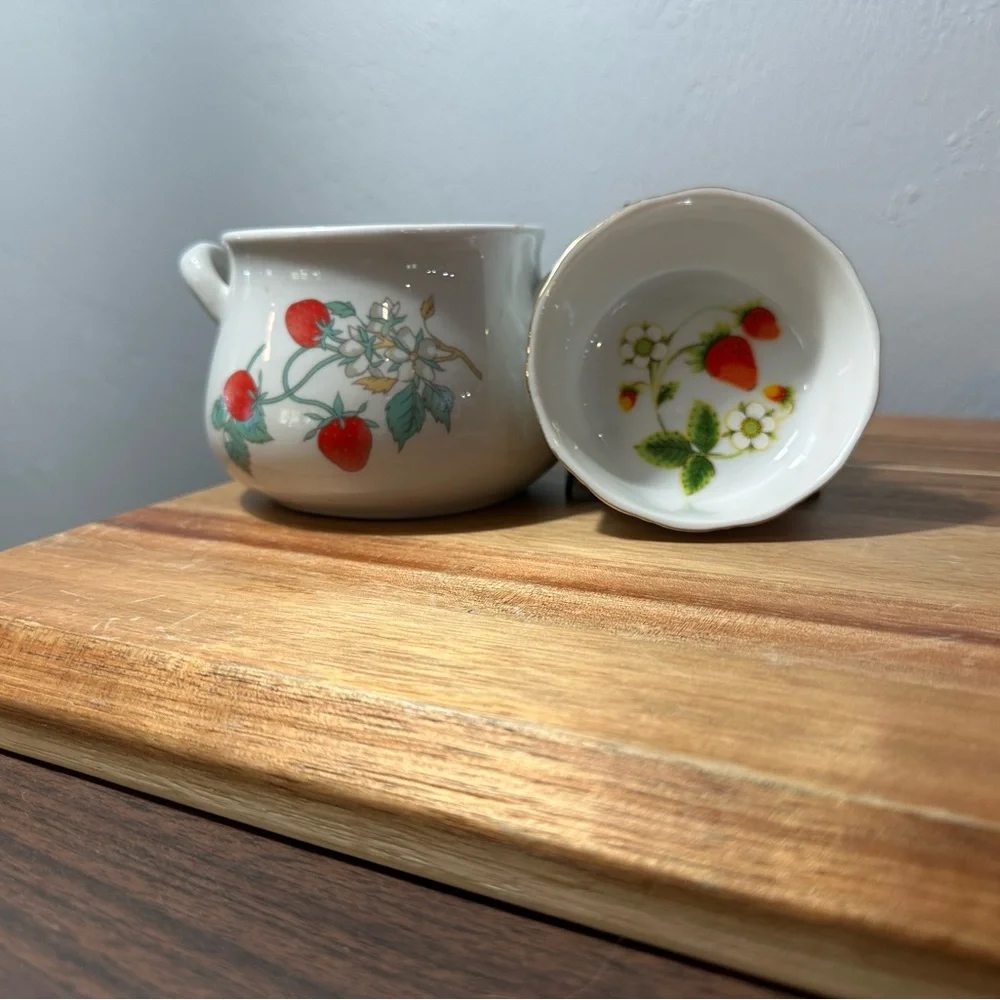 Ceramic Strawberry Serving Bowl and Dish - White with Red Strawberry Motif - Picture 4 of 13